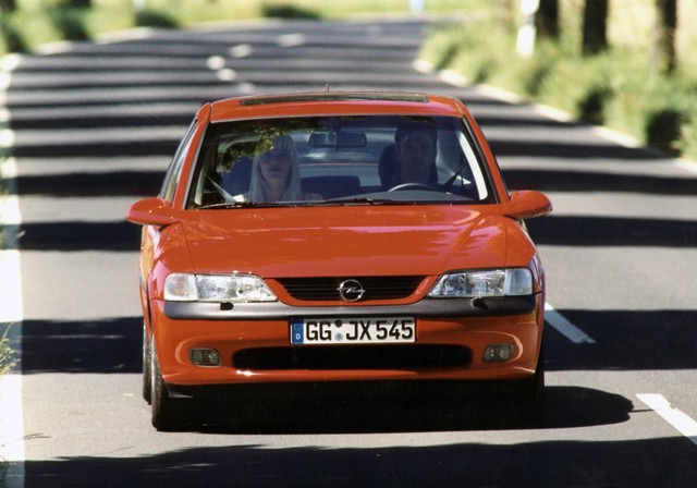 Opel Vectra Sedan Foto 8