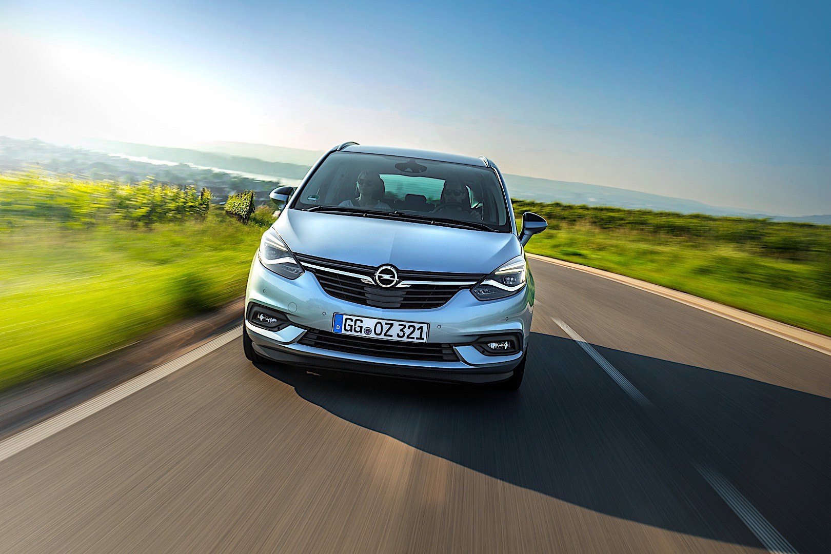 Opel Zafira photo 2