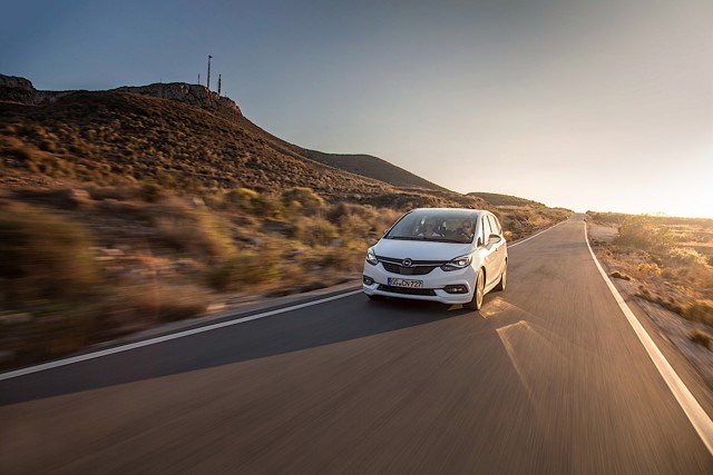 Opel Zafira photo 3
