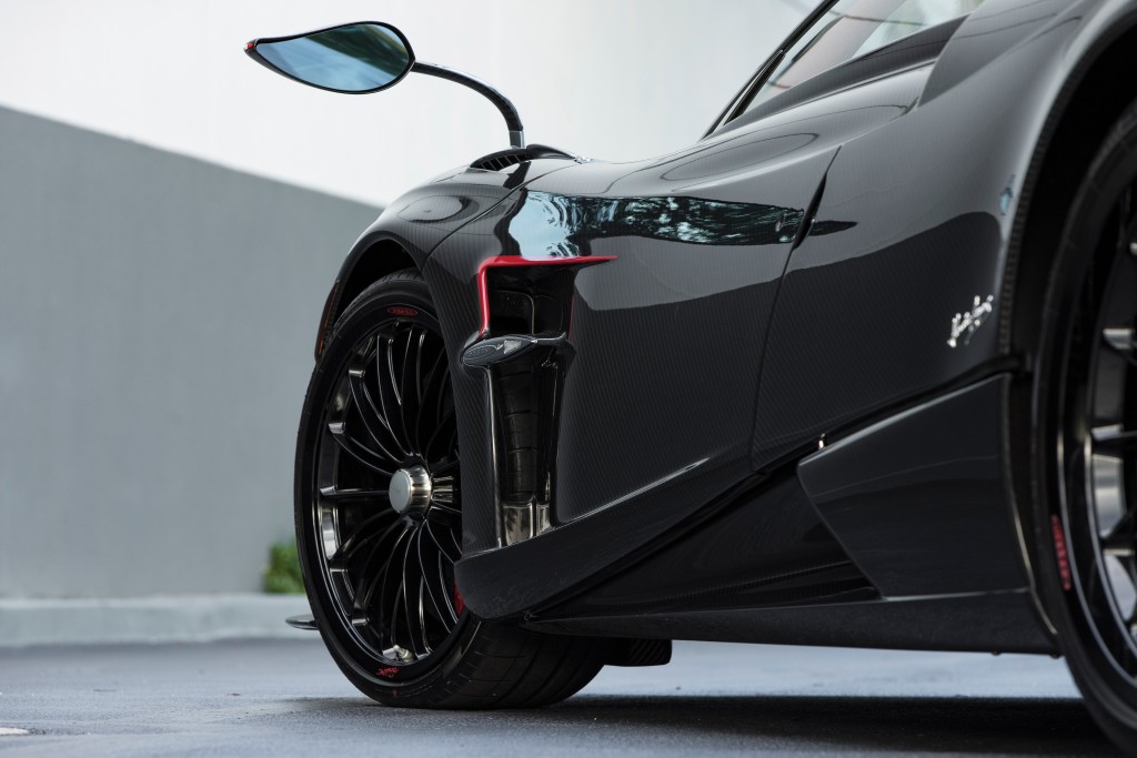 Pagani Huayra Roadster photo 24