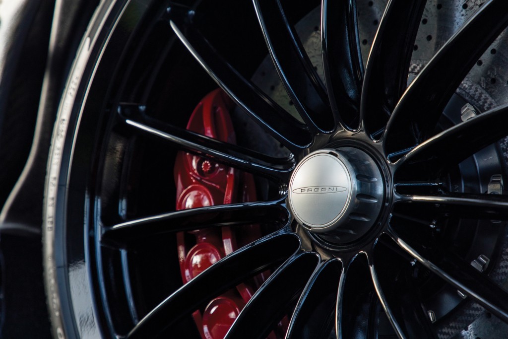 Pagani Huayra Roadster photo 26