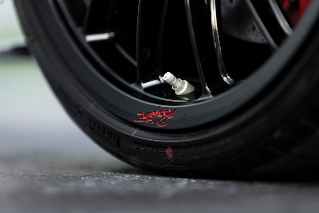 Pagani Huayra Roadster photo 32