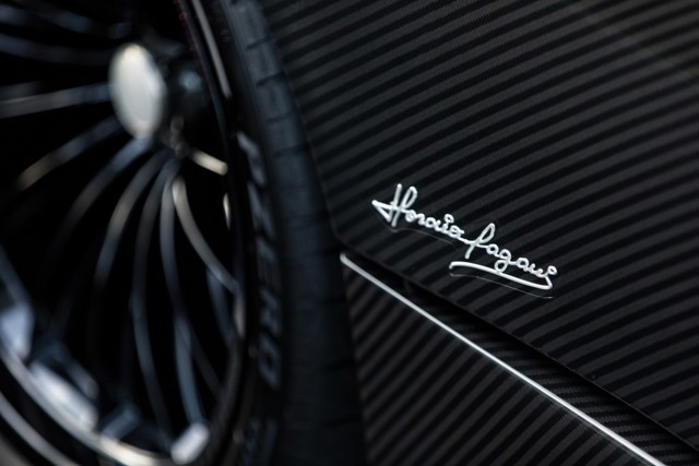 Pagani Huayra Roadster photo 36