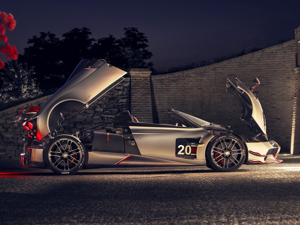 Pagani Huayra Roadster photo 2