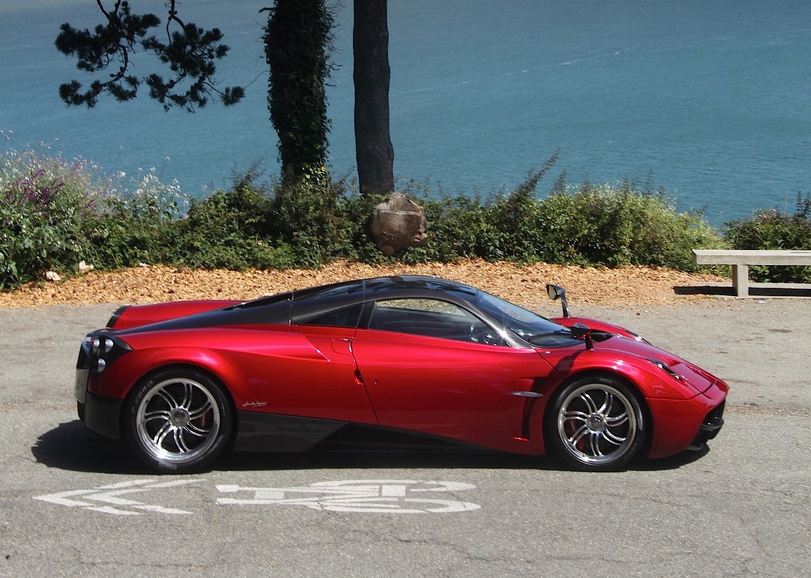Pagani Huayra photo 4