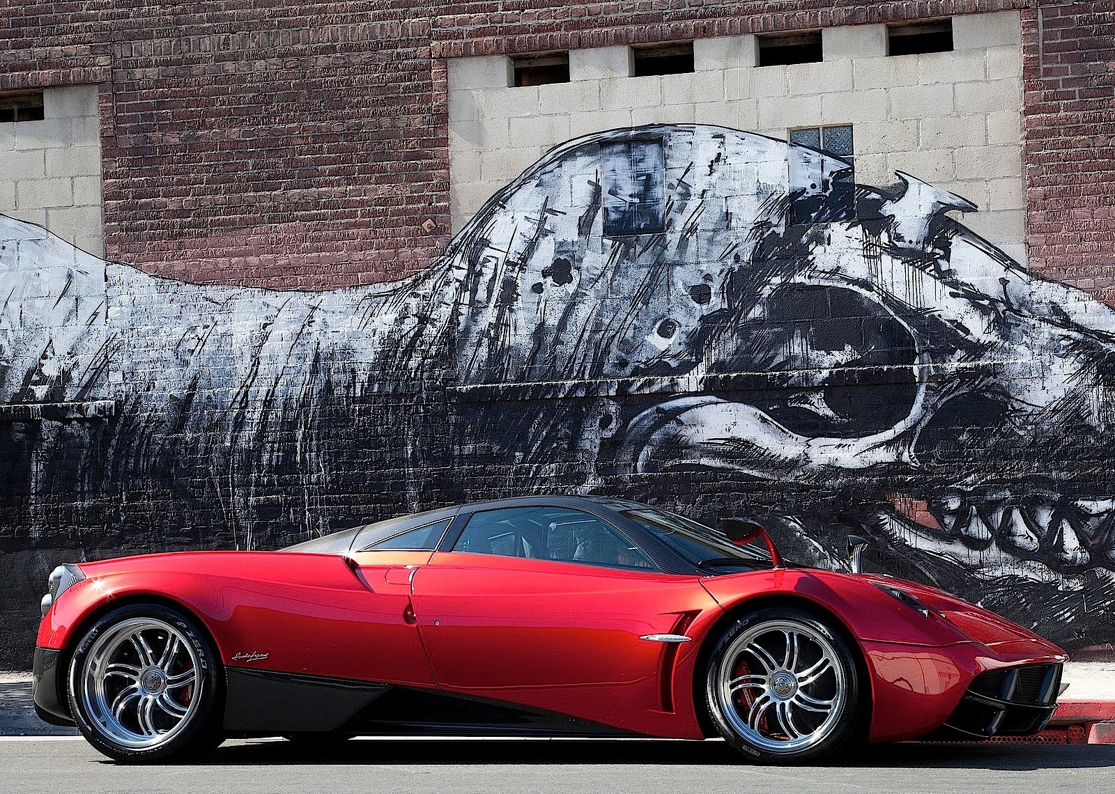 Pagani Huayra photo 2