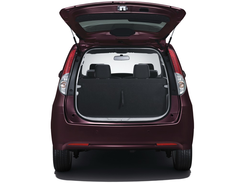 Perodua Alza photo 9