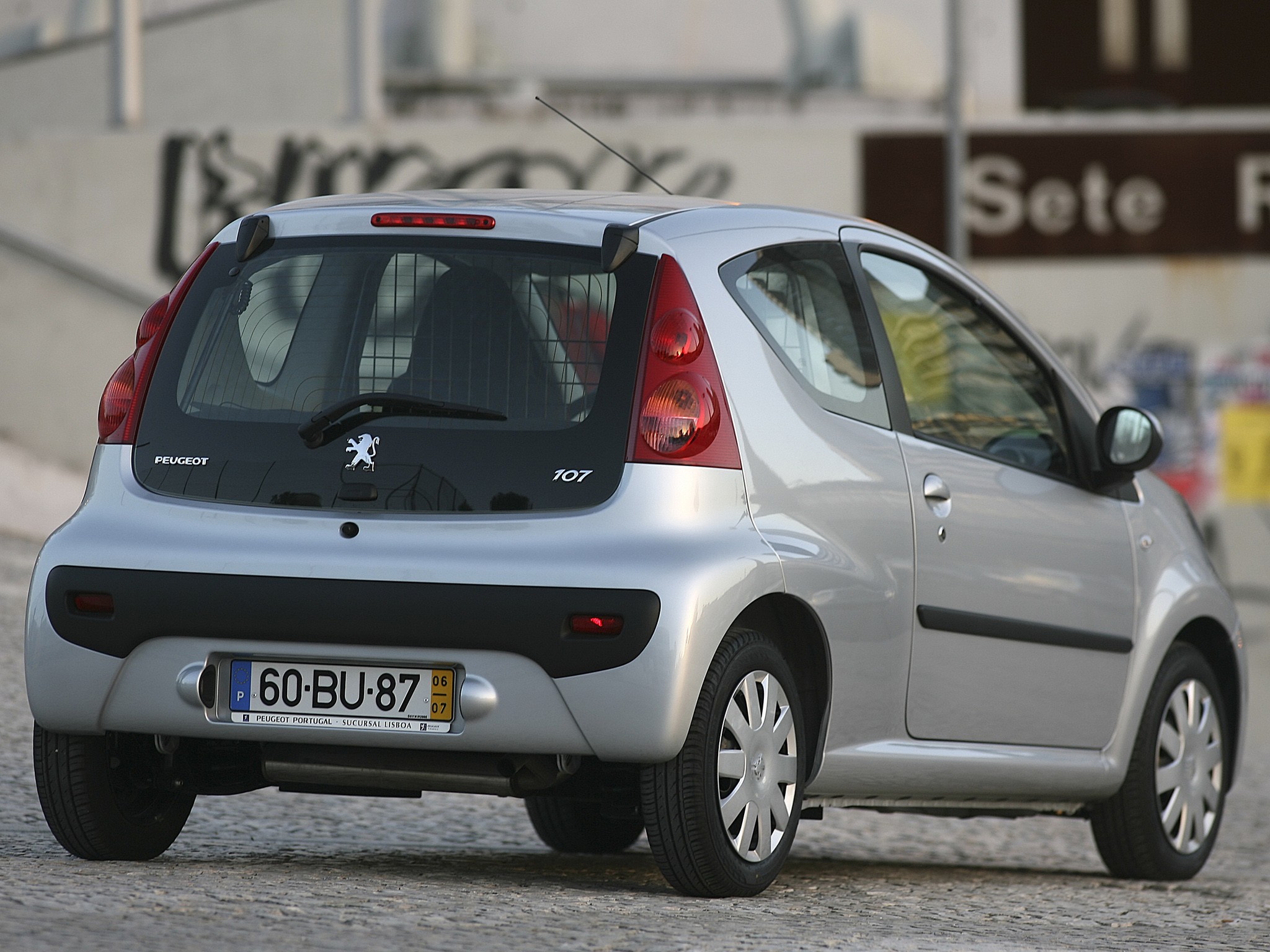 Peugeot 107 3 Doors photo 22