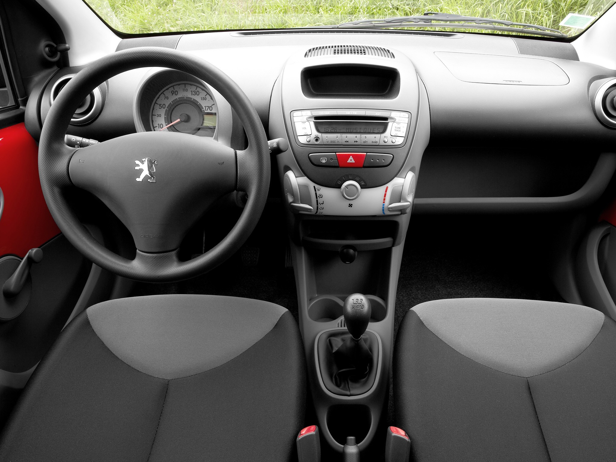 Peugeot 107 3 Doors photo 38