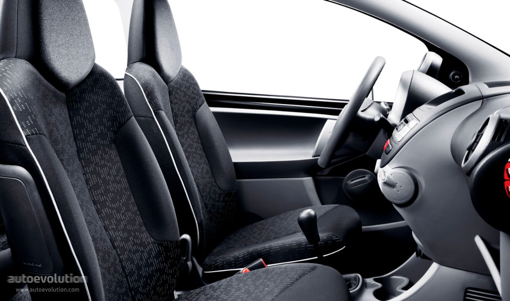 Peugeot 107 3 Doors photo 13