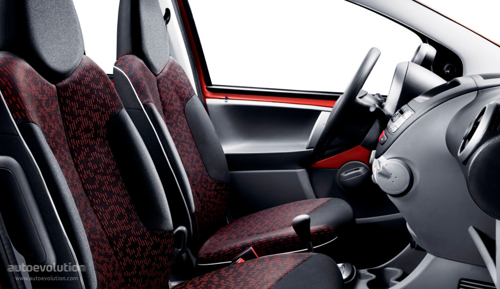 Peugeot 107 3 Doors photo 11