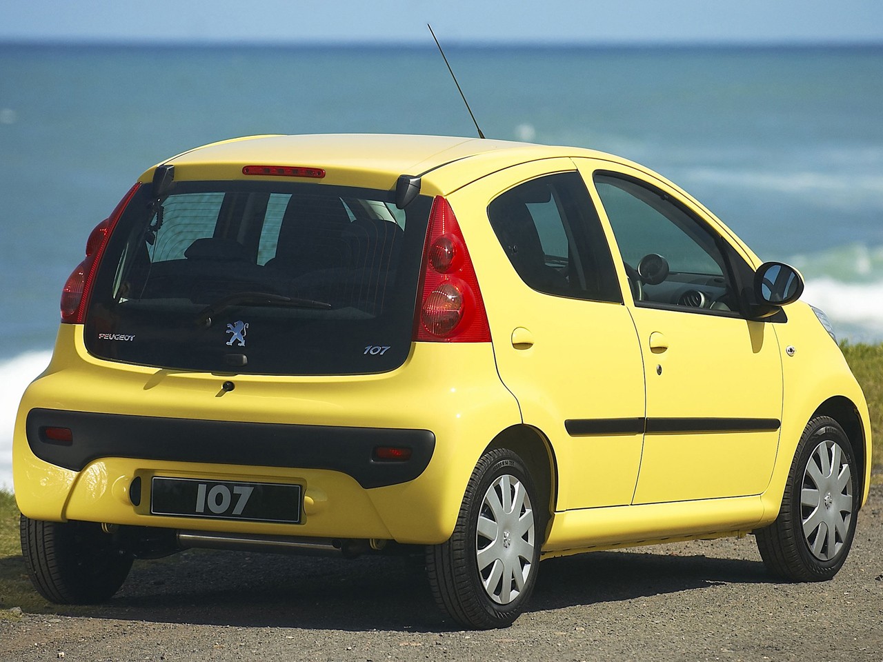 Peugeot 107 5 Doors photo 10