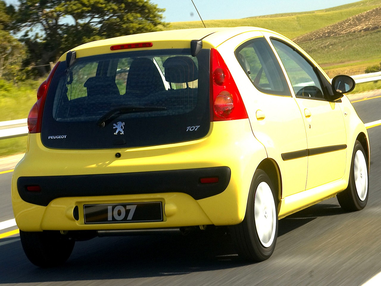 Peugeot 107 5 Doors photo 15