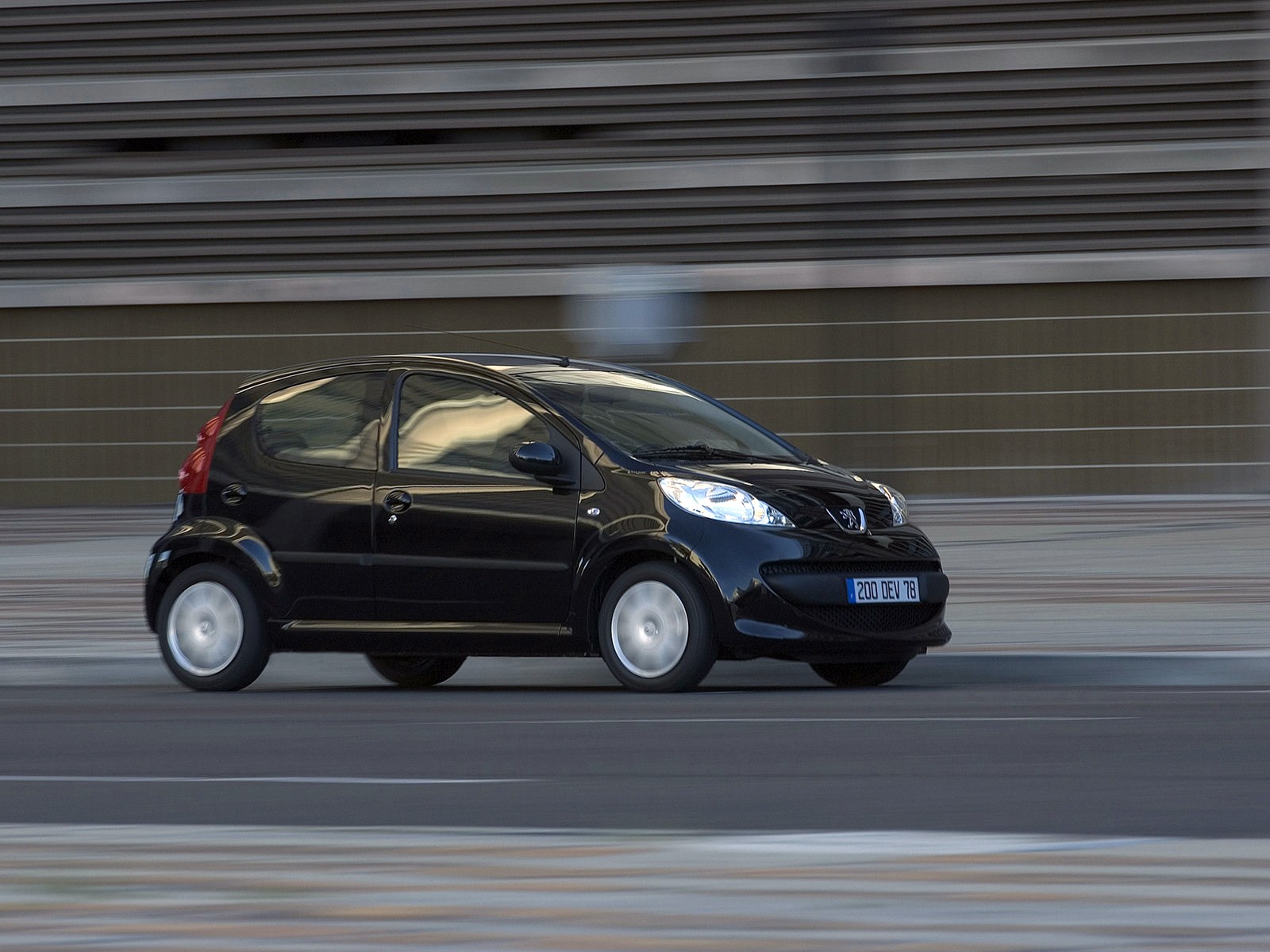 Peugeot 107 5 Doors photo 21