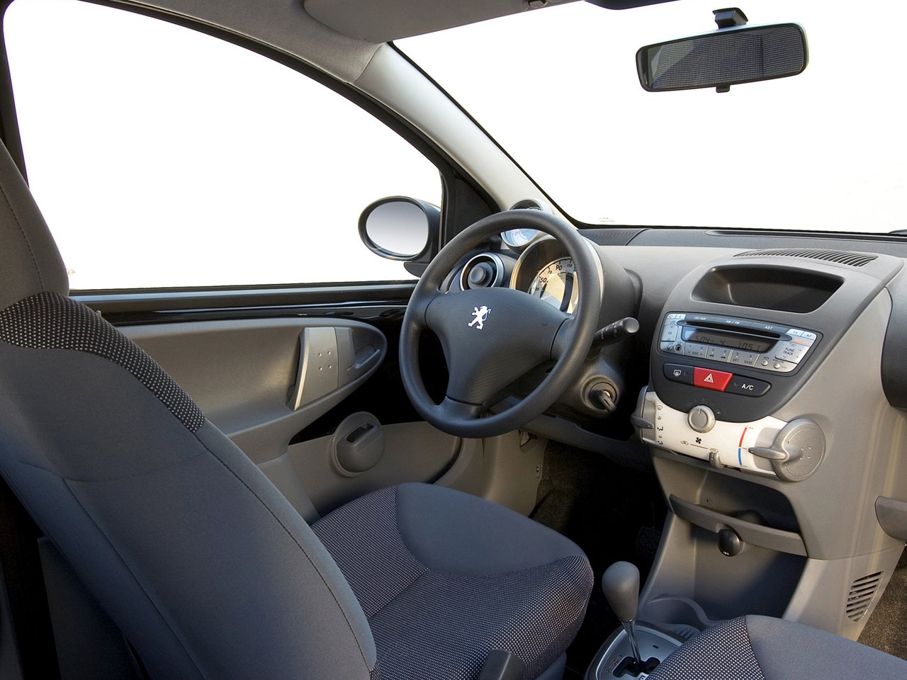 Peugeot 107 5 Doors photo 32