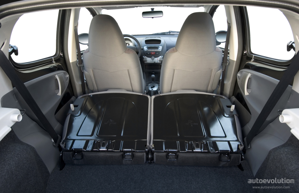 Peugeot 107 5 Doors photo 28