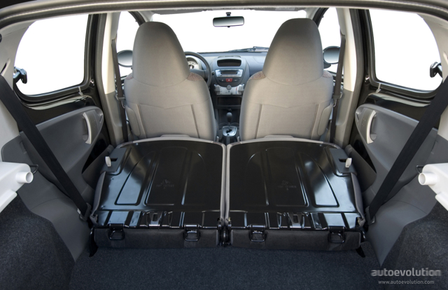 Peugeot 107 5 Doors photo 28