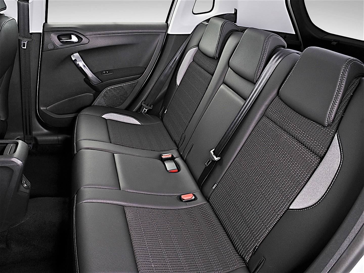 Peugeot 2008 photo 38