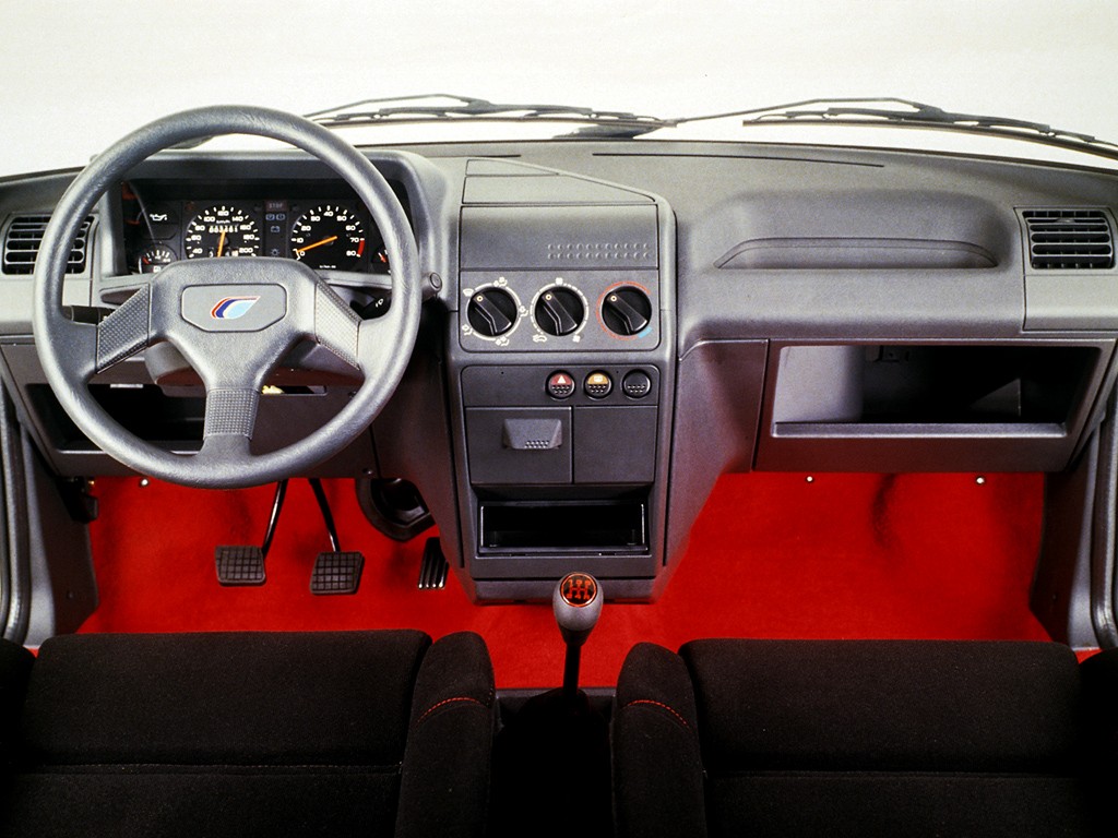 Peugeot 205 photo 32