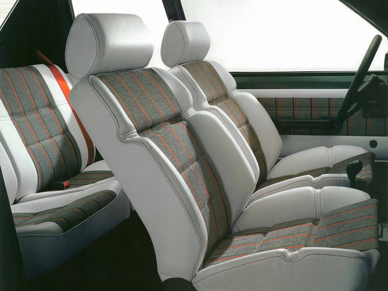 Peugeot 205 photo 33