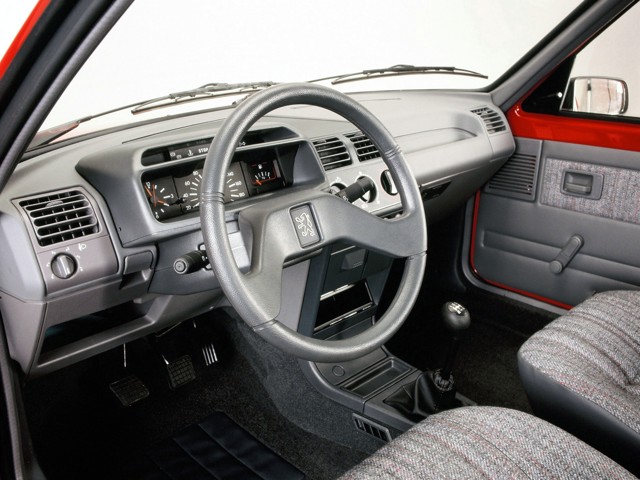 Peugeot 205 photo 34
