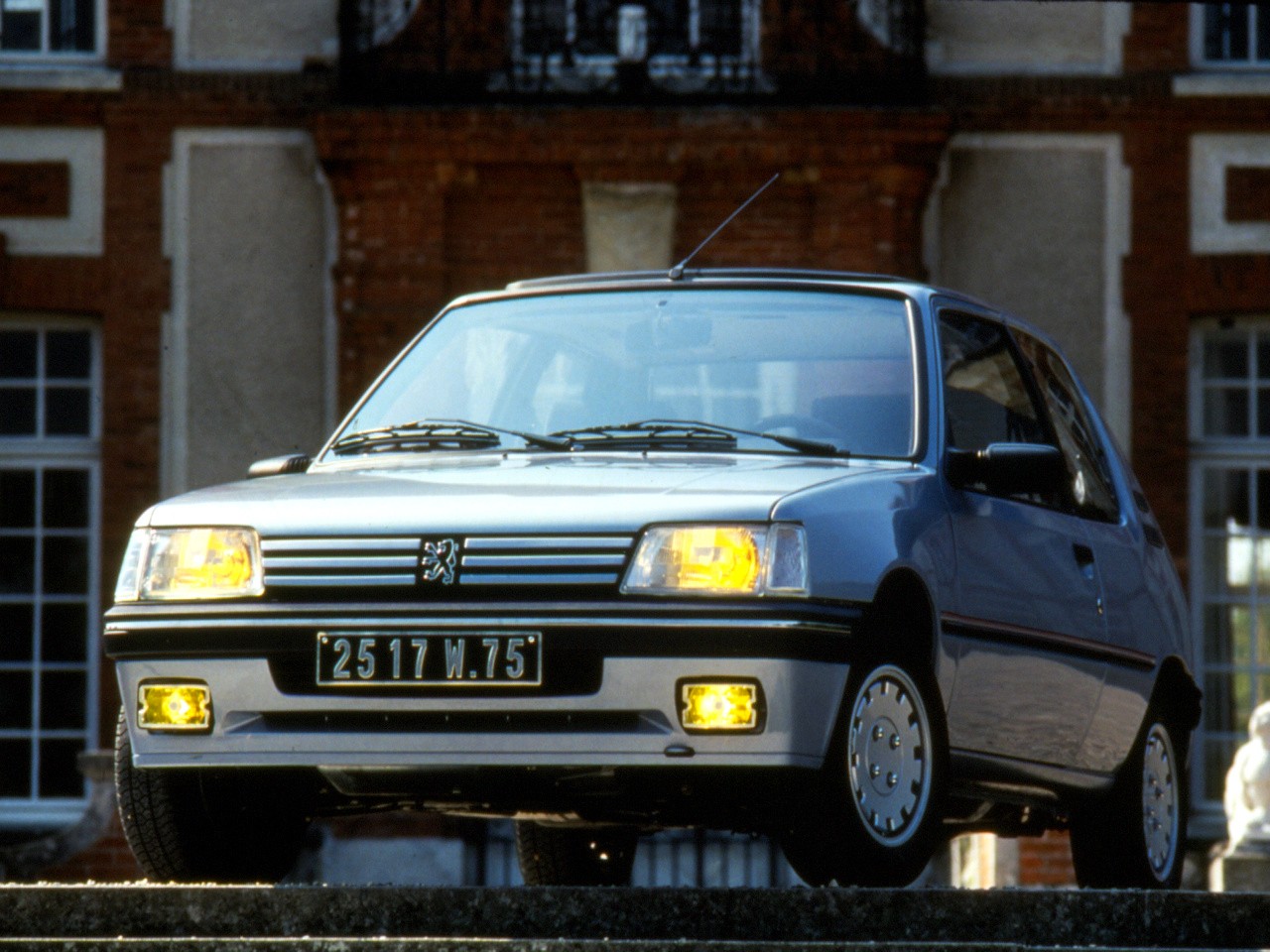 Peugeot 205 photo 17