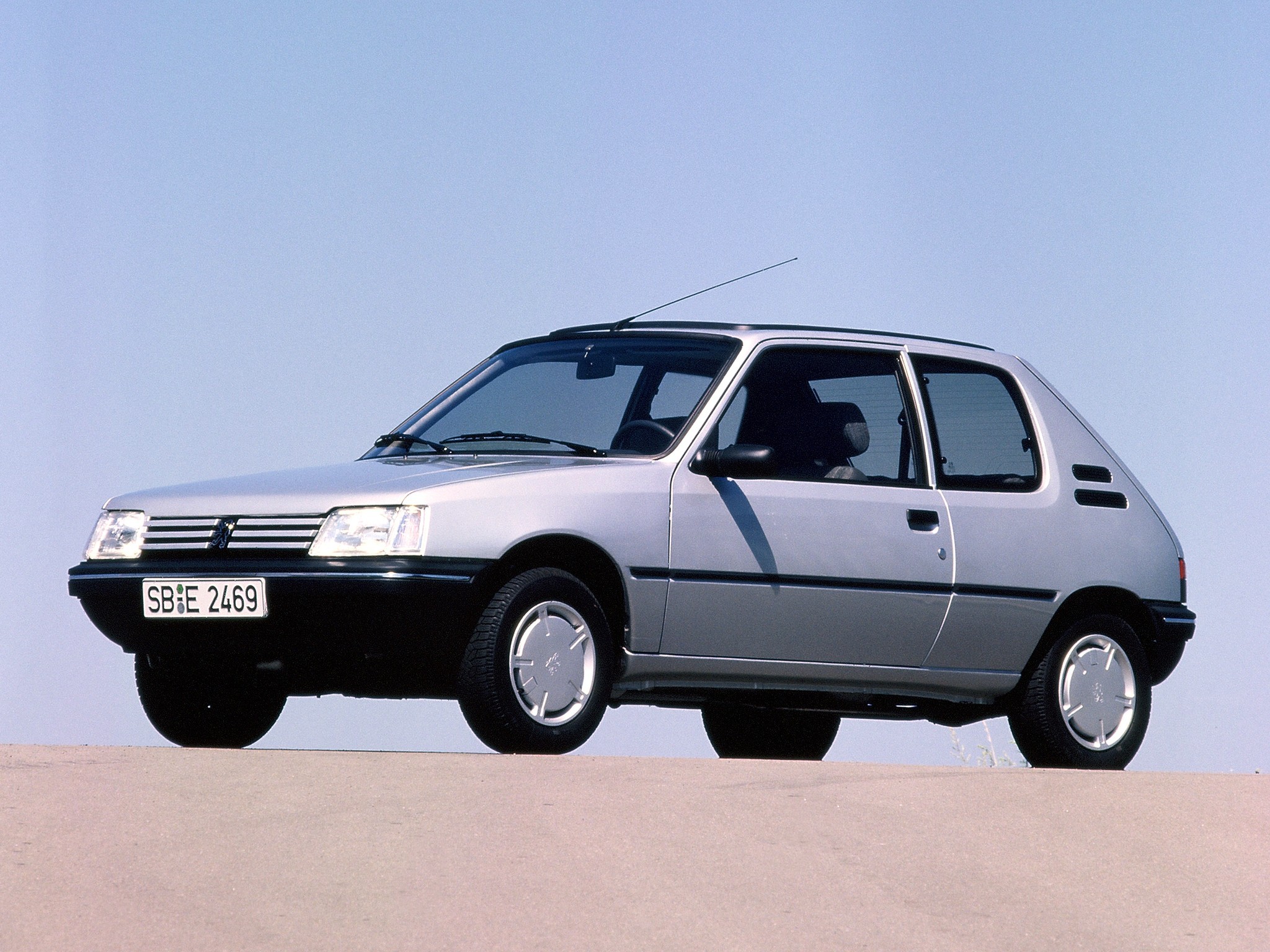 Peugeot 205 photo 23