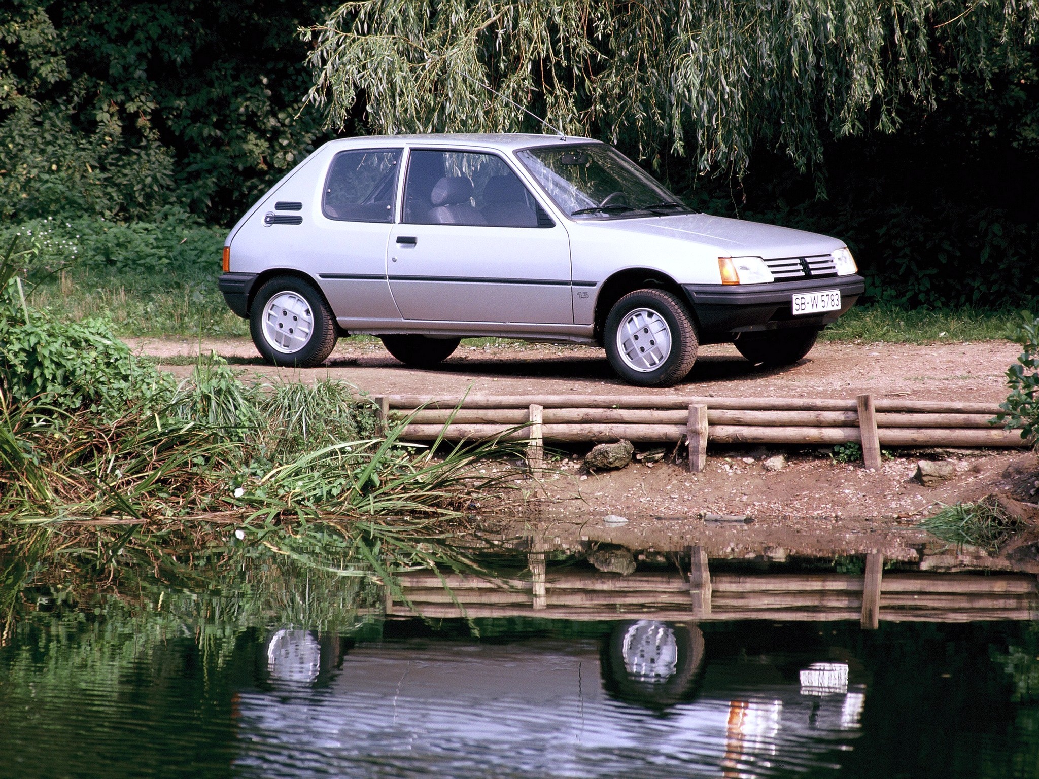 Peugeot 205 photo 24