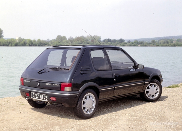 Peugeot 205 photo 2