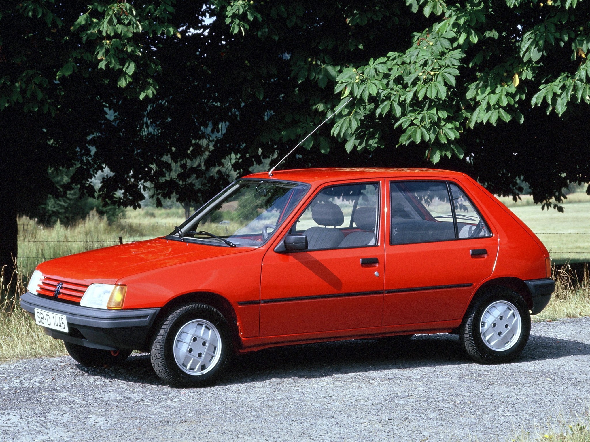 Peugeot 205 photo 17