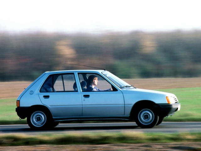 Peugeot 205 photo 23