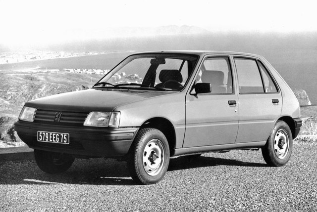 Peugeot 205 photo 24