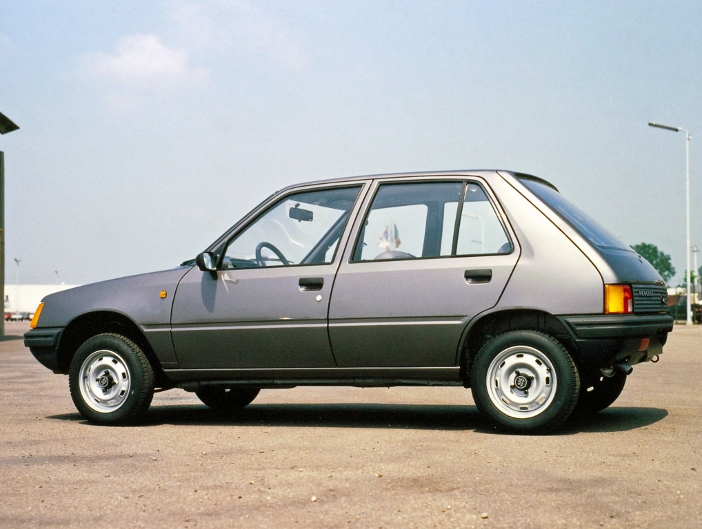Peugeot 205 photo 32