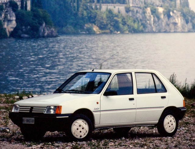 Peugeot 205 photo 38
