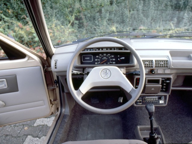 Peugeot 205 photo 41