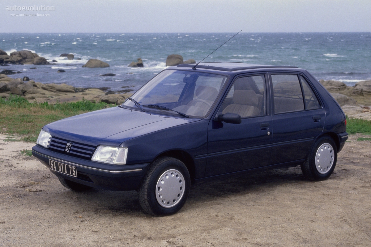 Peugeot 205 photo 2