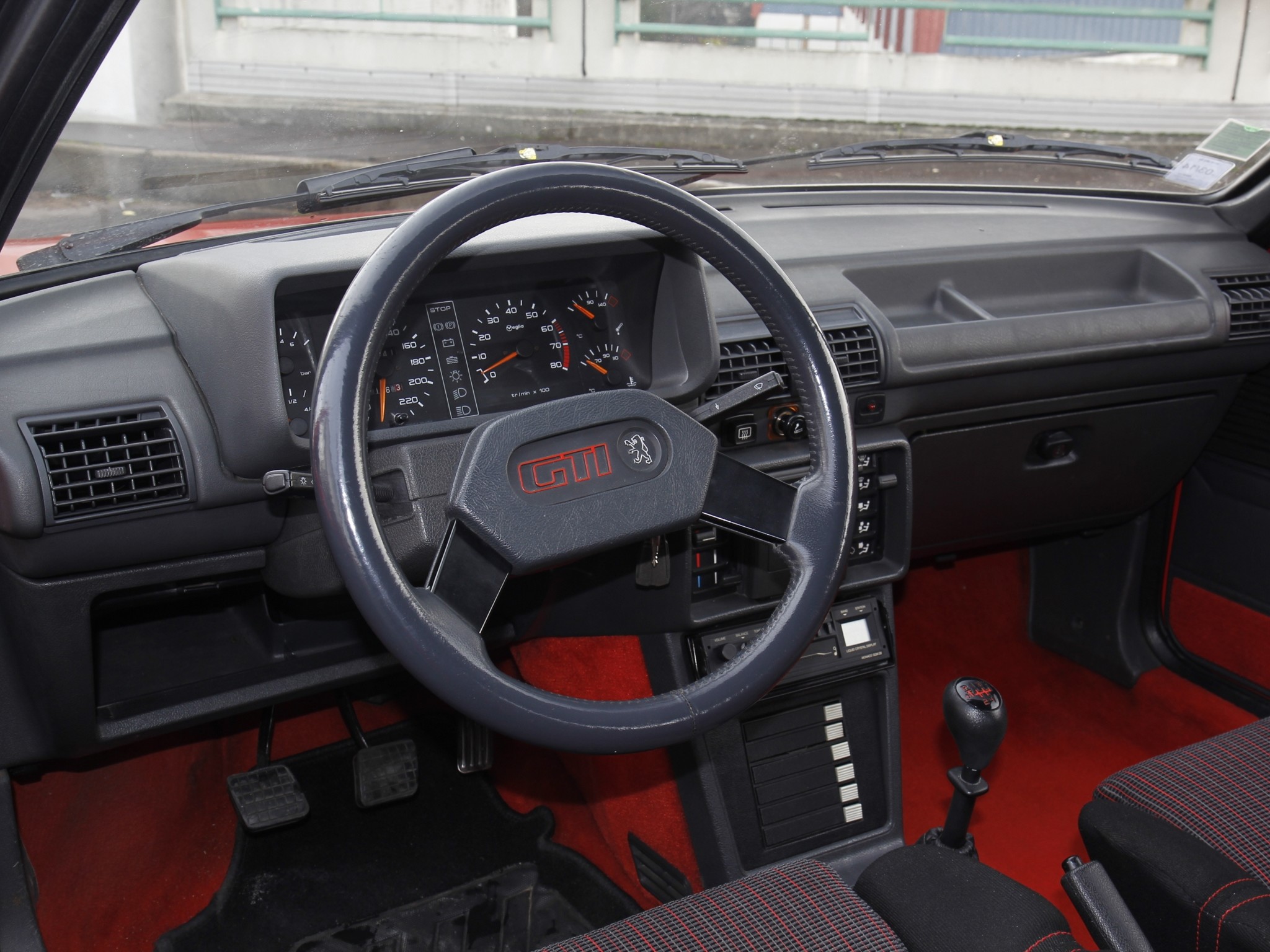 Peugeot 205 photo 64