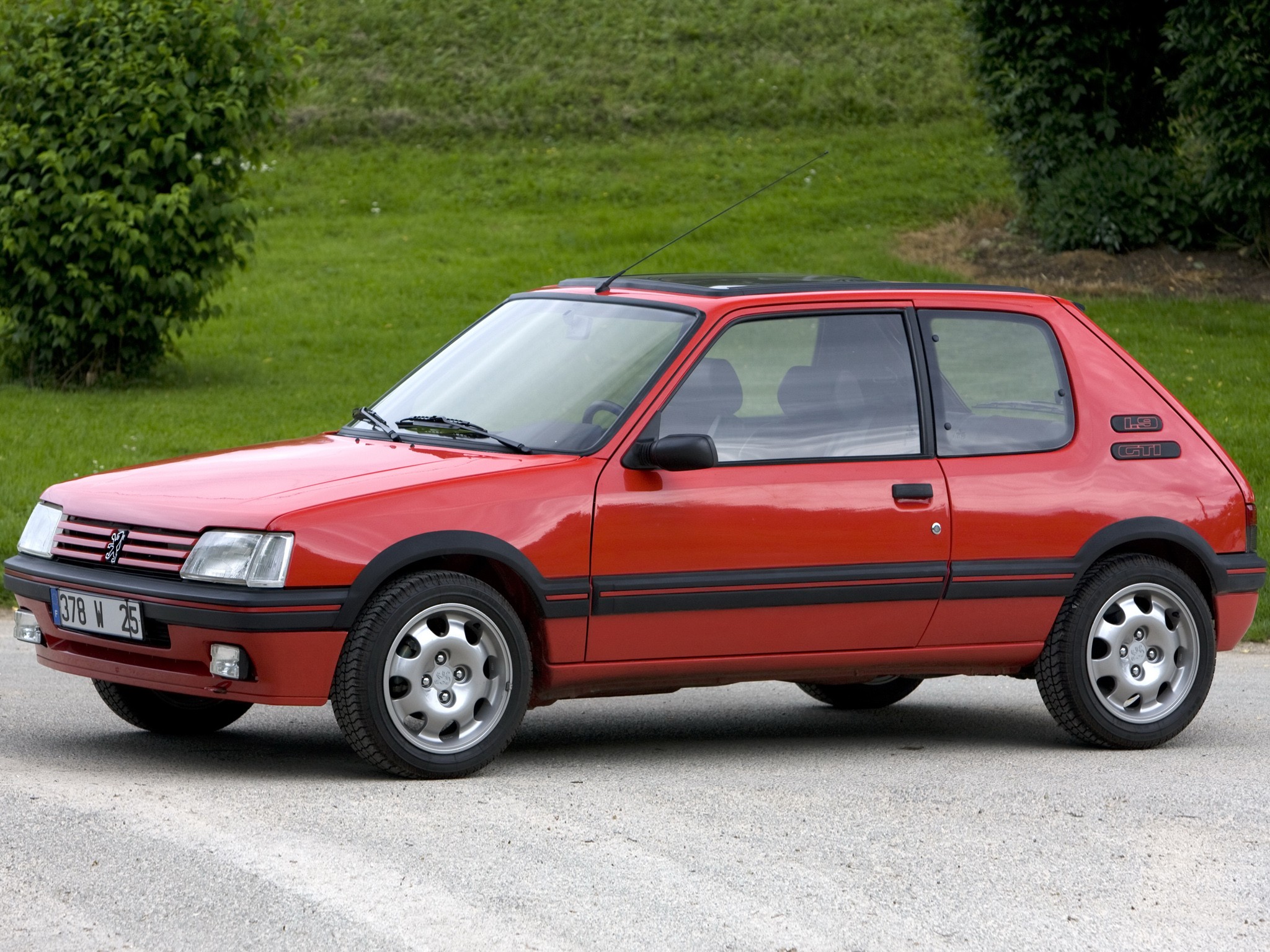 Peugeot 205 photo 26