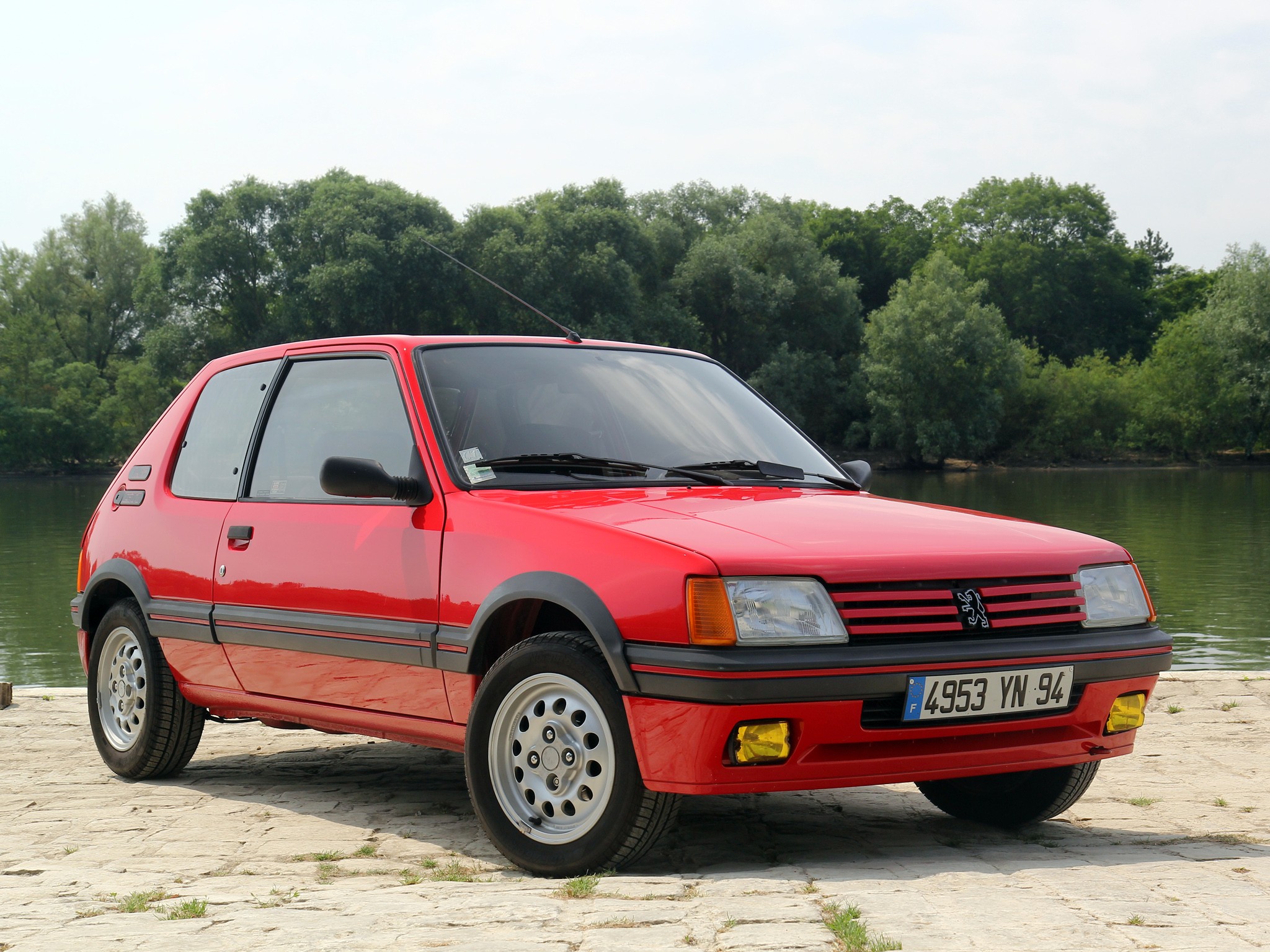 Peugeot 205 photo 38