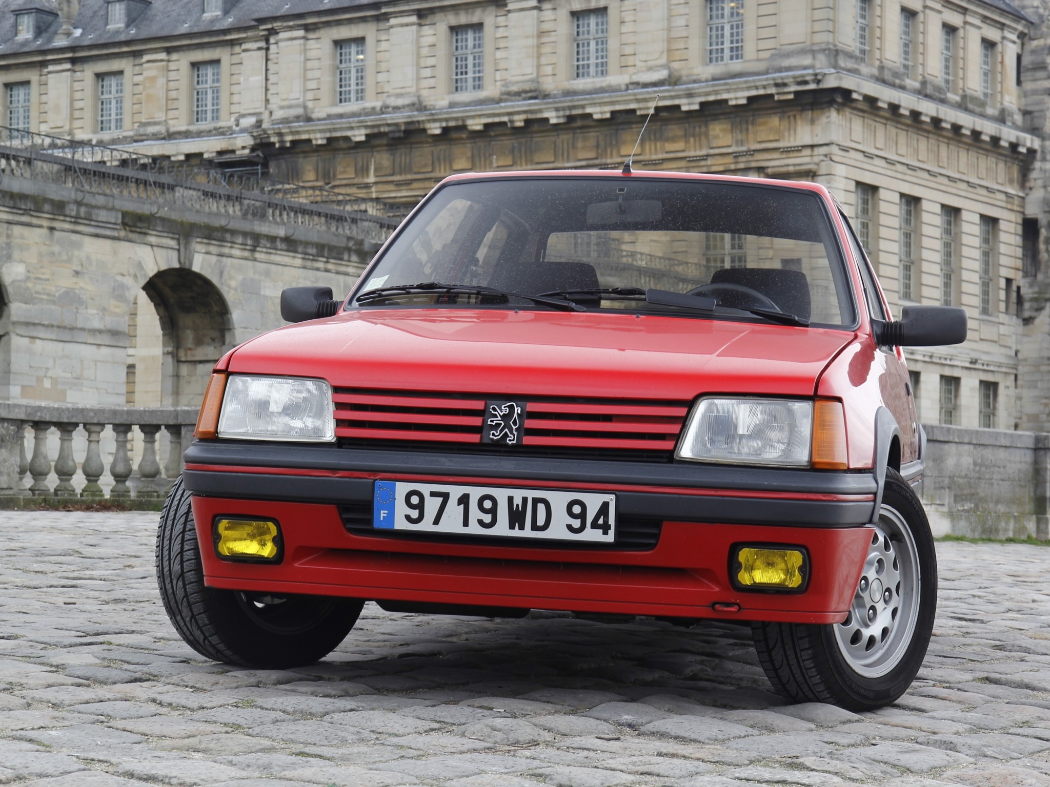 Peugeot 205 photo 46