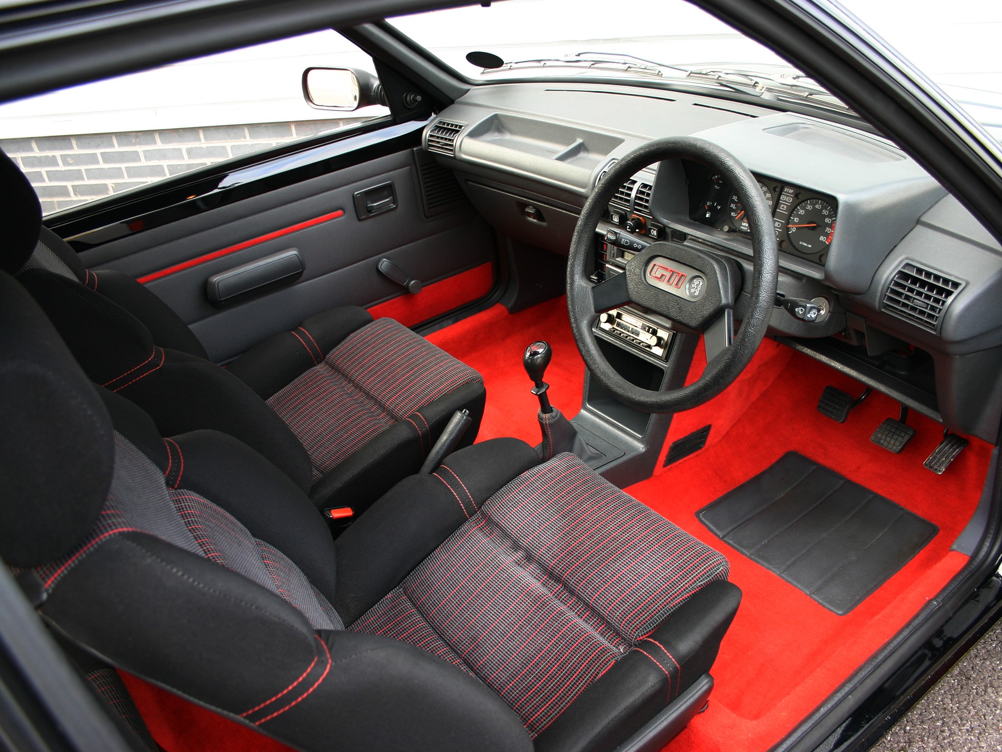 Peugeot 205 photo 59