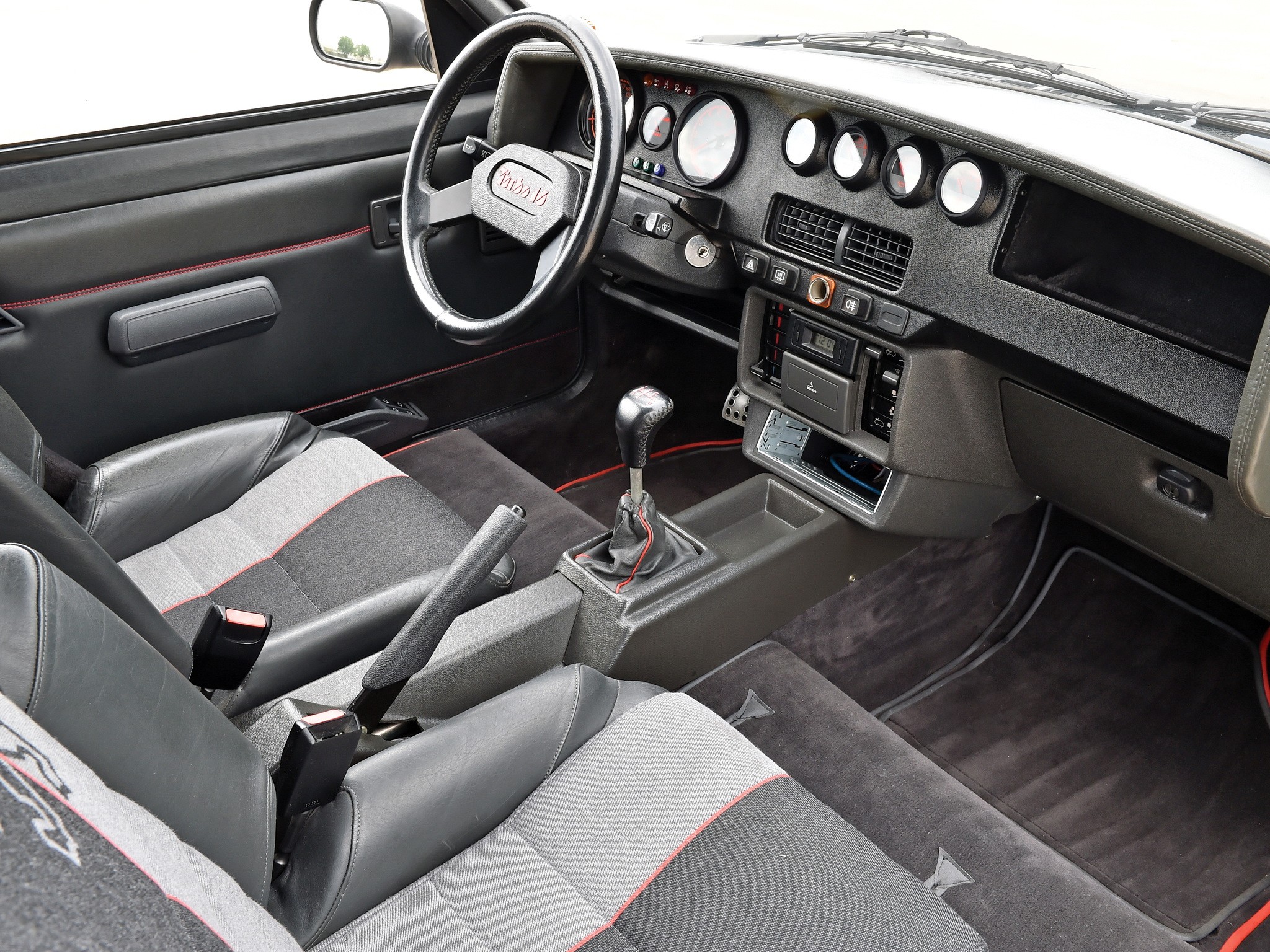 Peugeot 205 photo 27