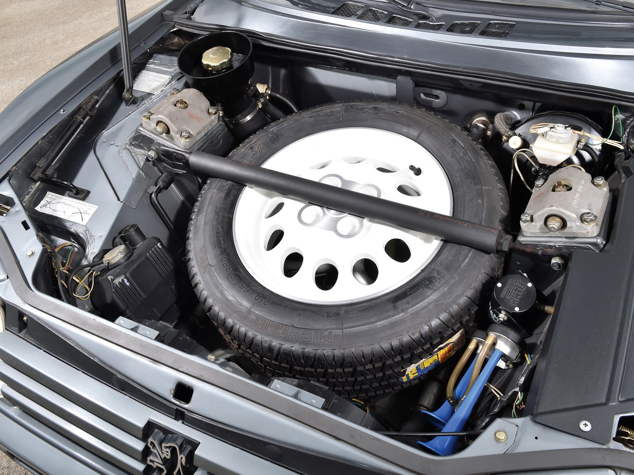 Peugeot 205 photo 29