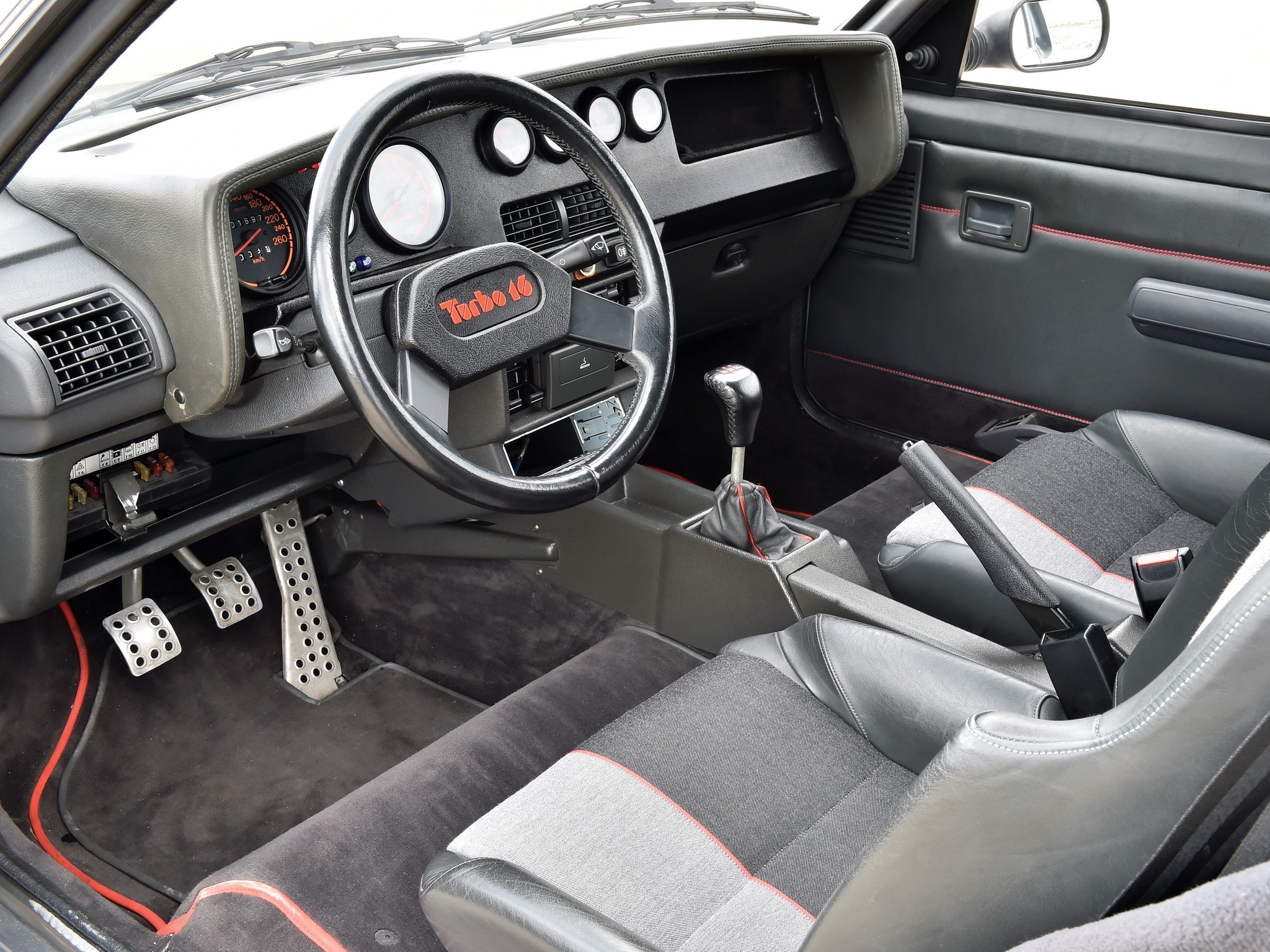 Peugeot 205 photo 26