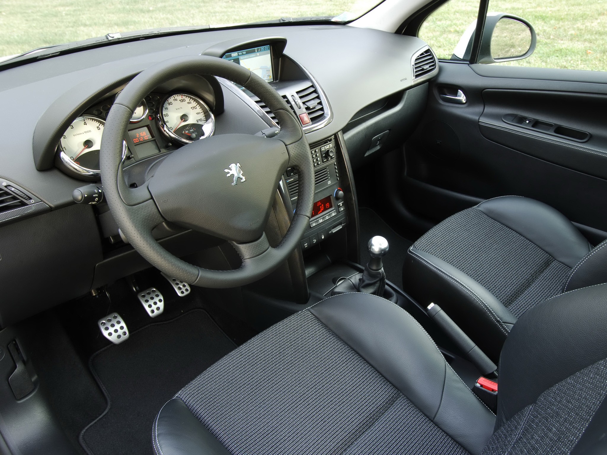 Peugeot 207 3 Doors photo 45