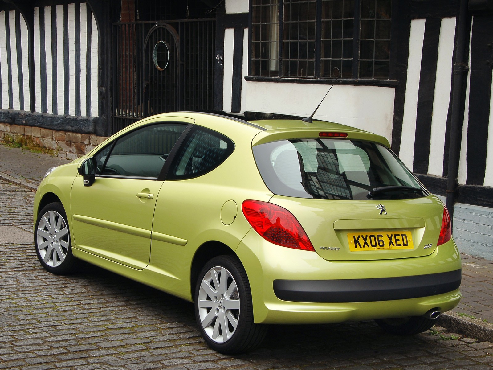 Peugeot 207 3 Doors photo 17