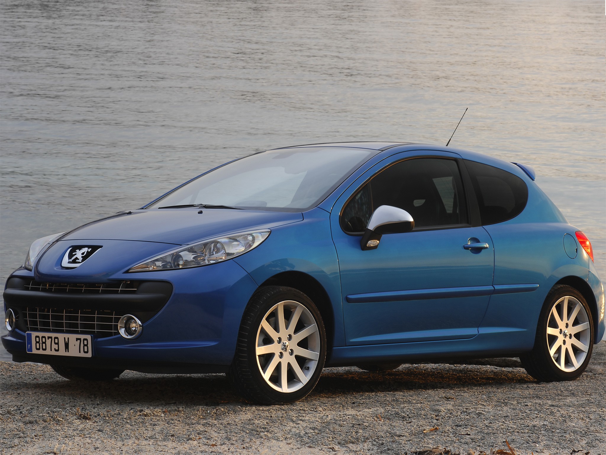 Peugeot 207 3 Doors photo 23
