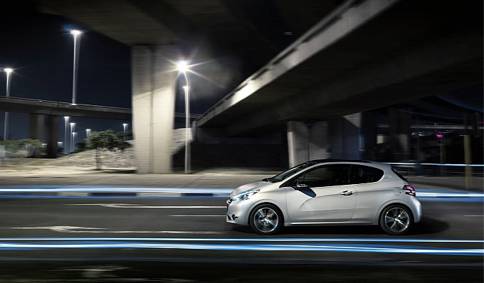 Peugeot 208 3 Doors photo 2