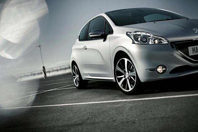 Peugeot 208 3 Doors photo 3