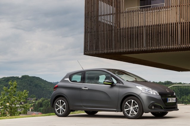 Peugeot 208 3 Doors photo 12